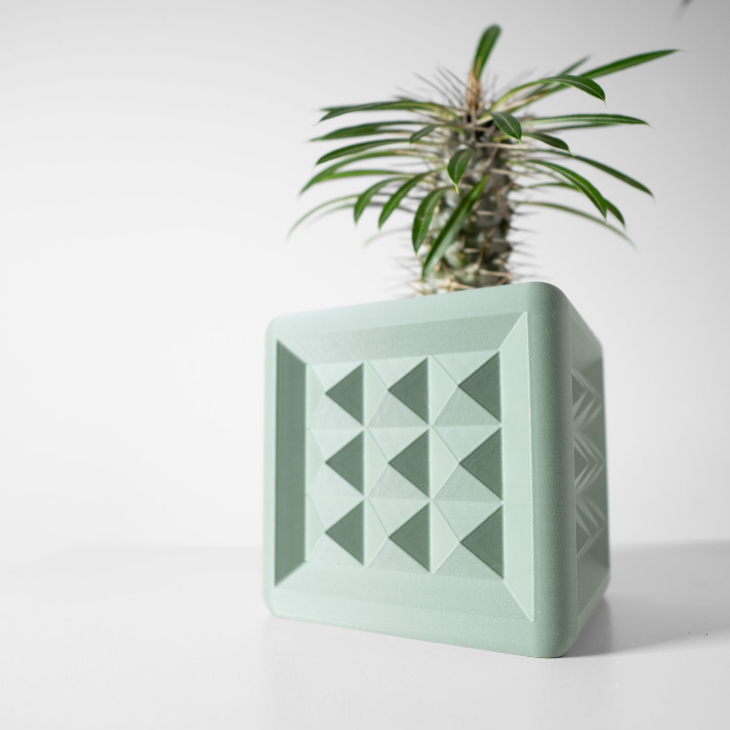 Novo Planter Pot