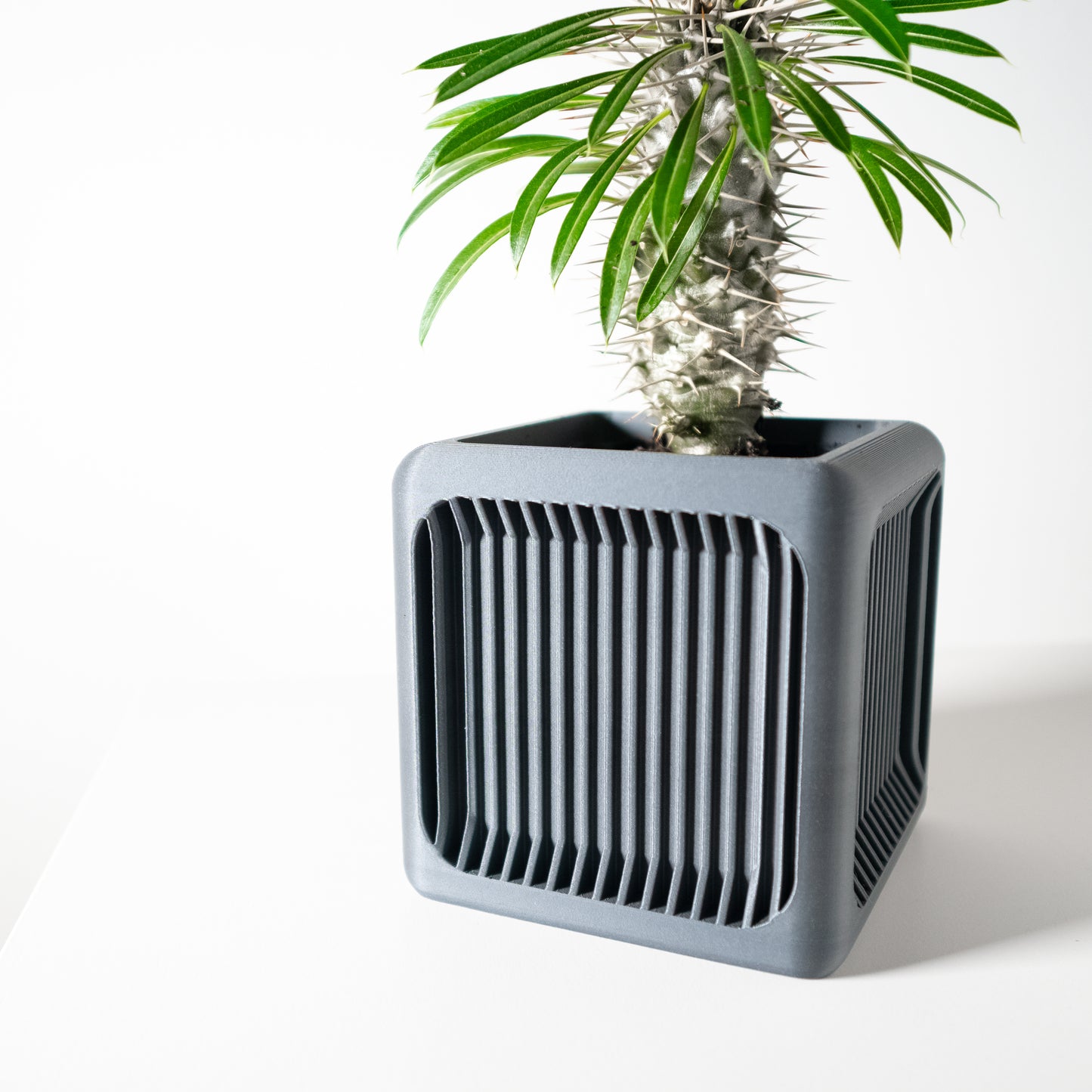 Rovo Planter Pot
