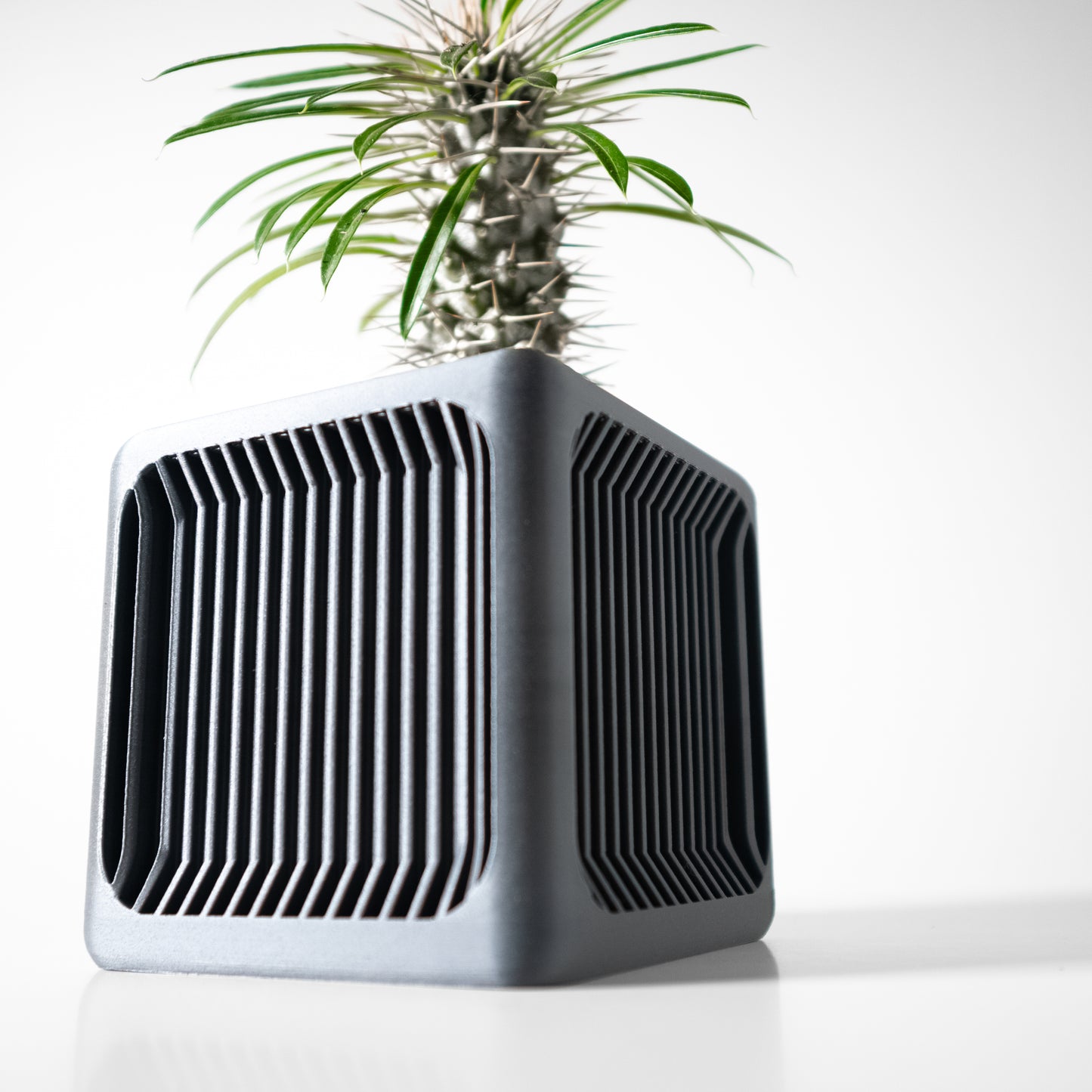 Rovo Planter Pot