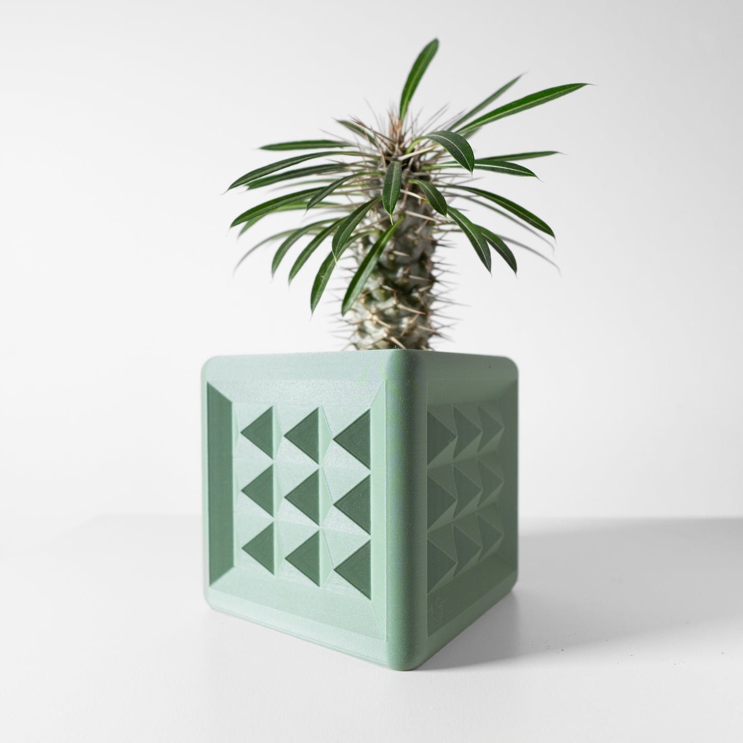 Novo Planter Pot