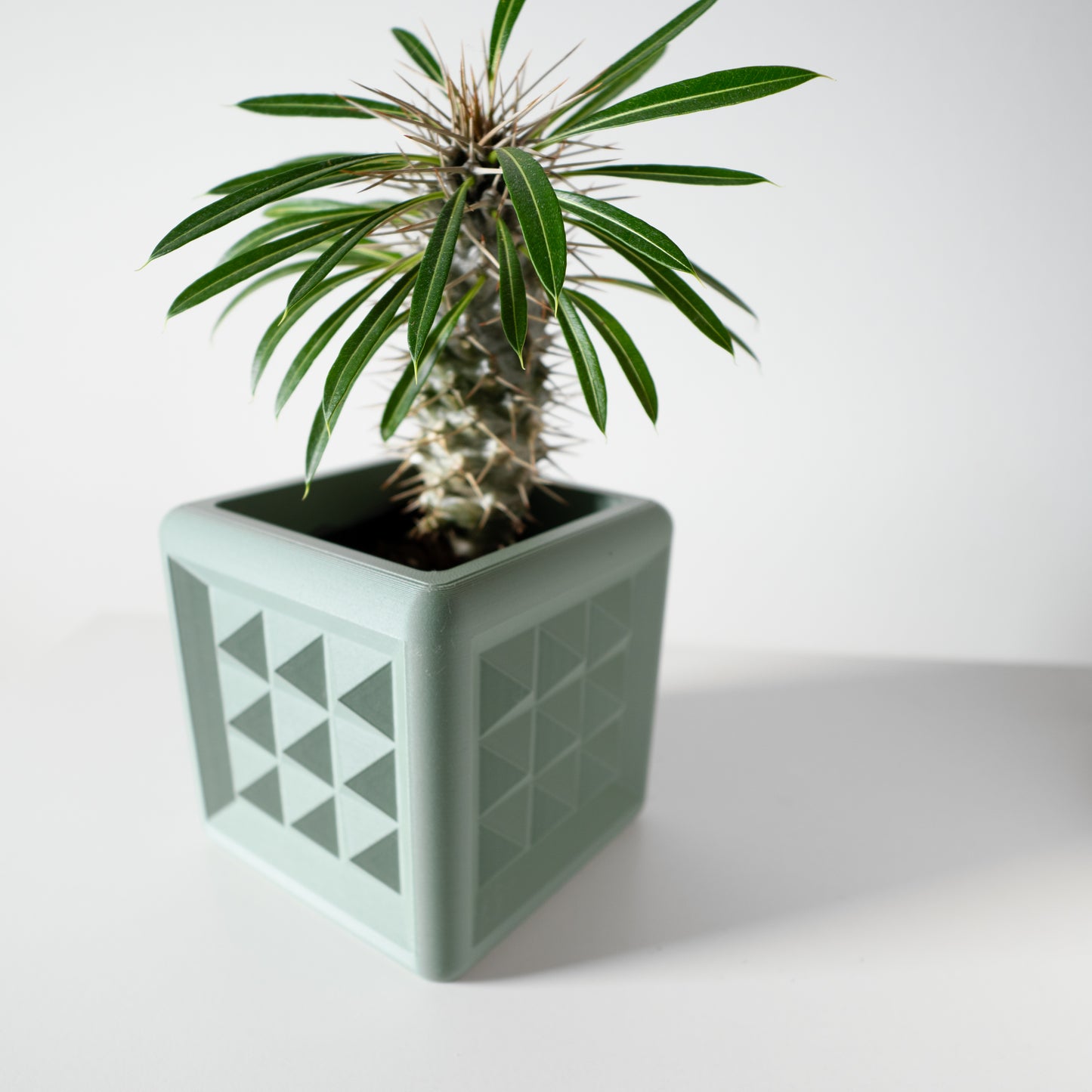 Novo Planter Pot