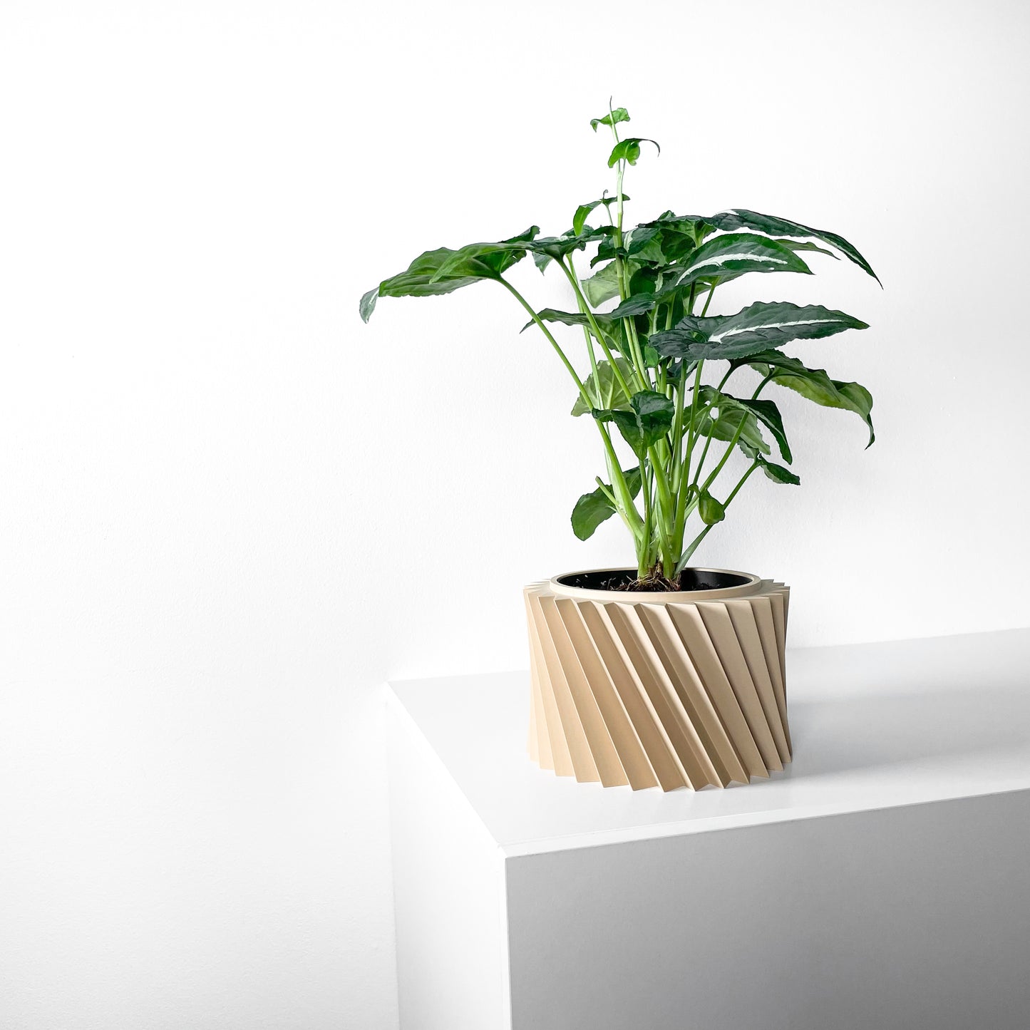 Wiron Planter Pot