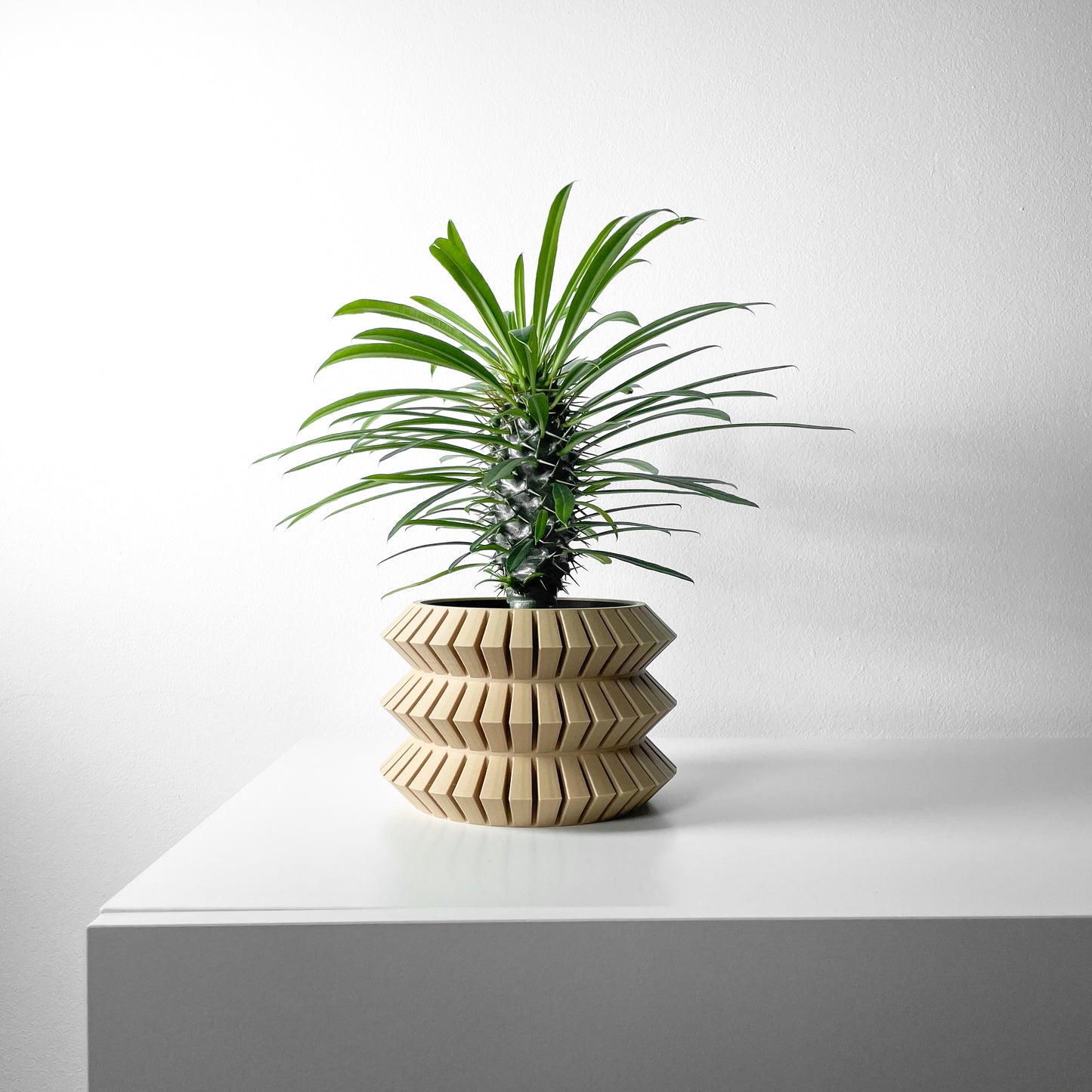 Sivat Planter Pot