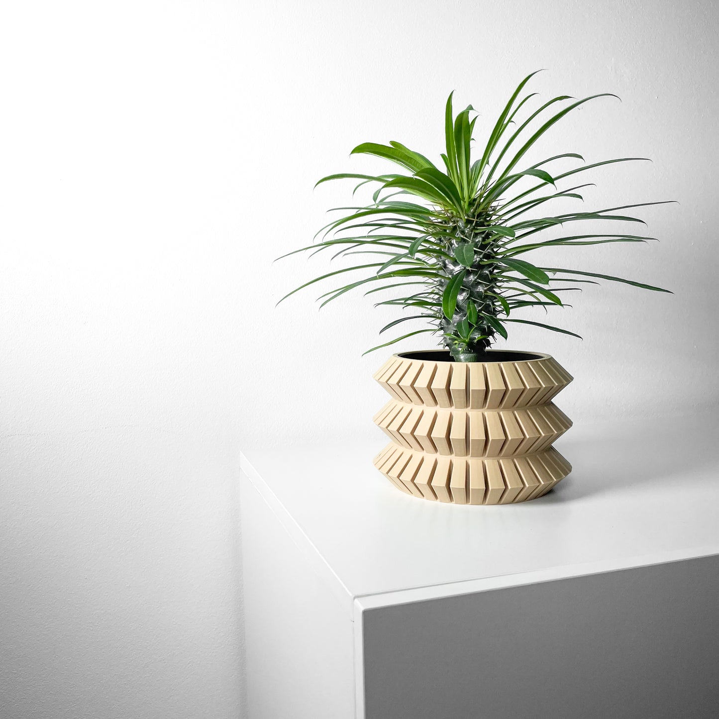 Sivat Planter Pot