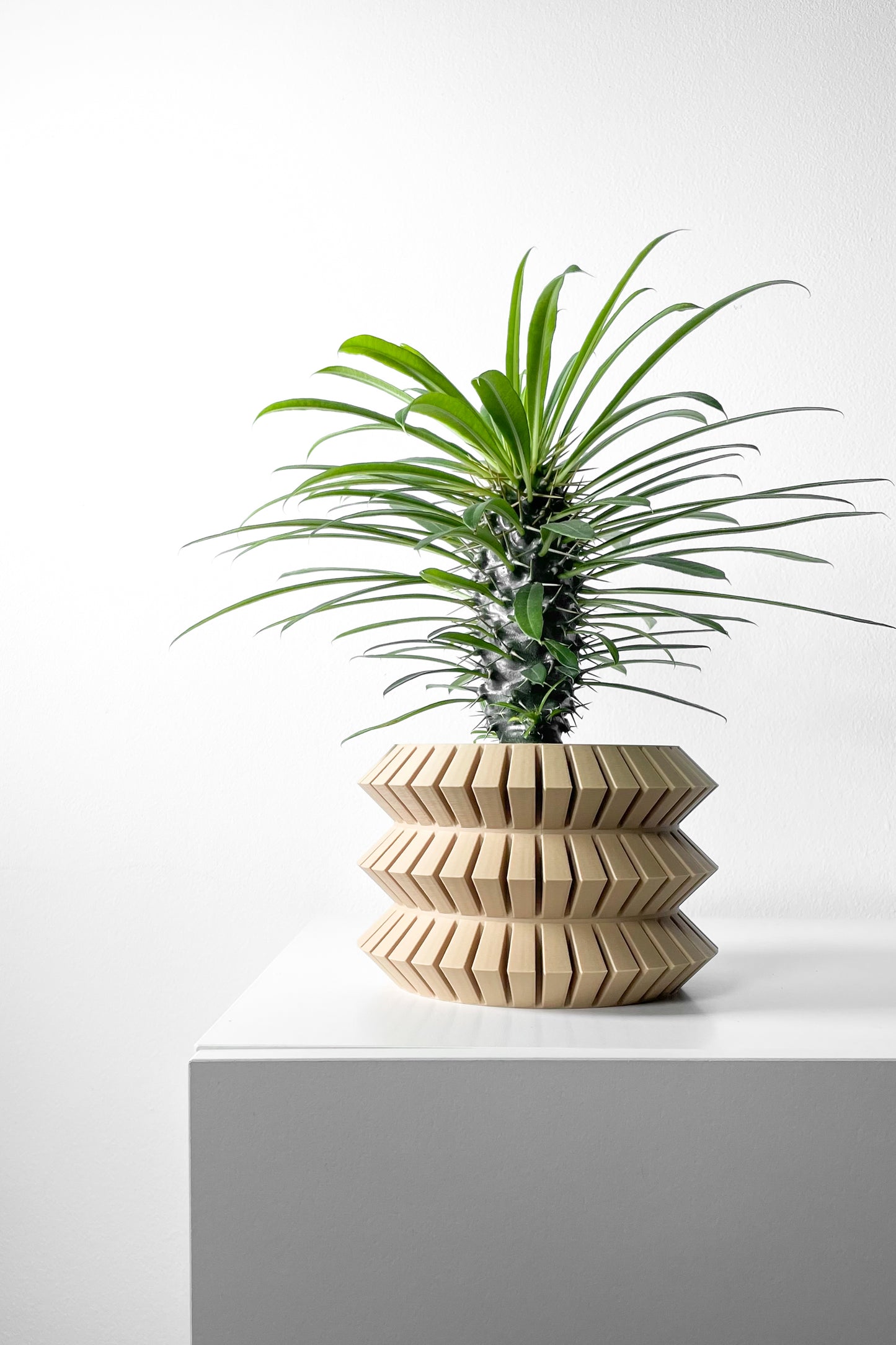 Sivat Planter Pot