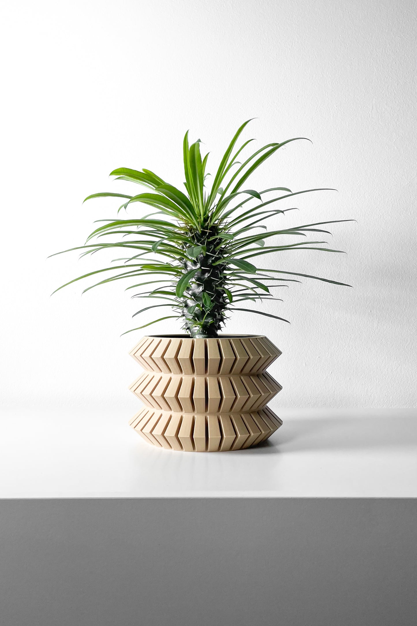 Sivat Planter Pot