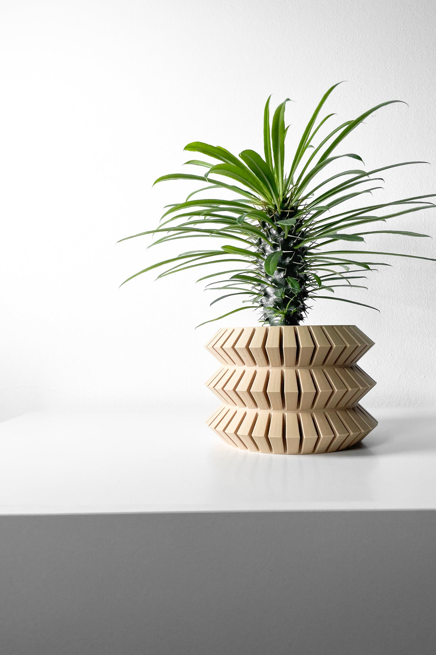 Sivat Planter Pot
