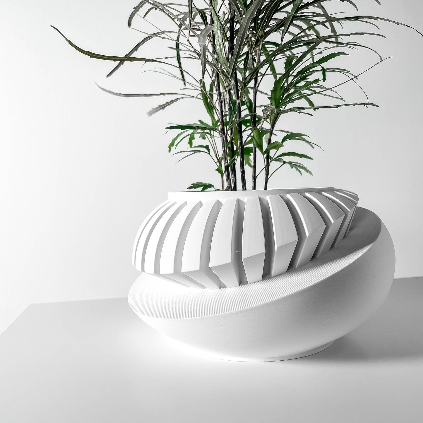 Luxar Planter Pot with Drainage Tray