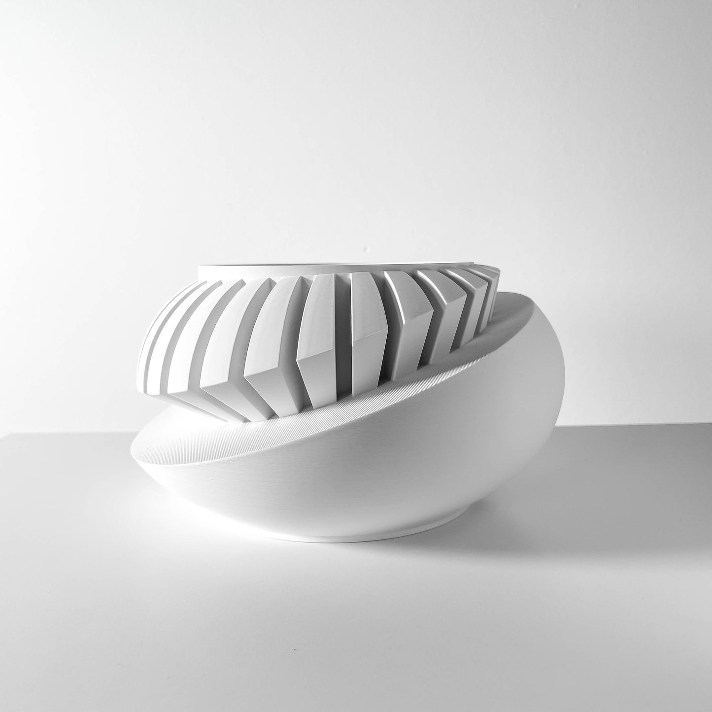 Luxar Planter Pot with Drainage Tray