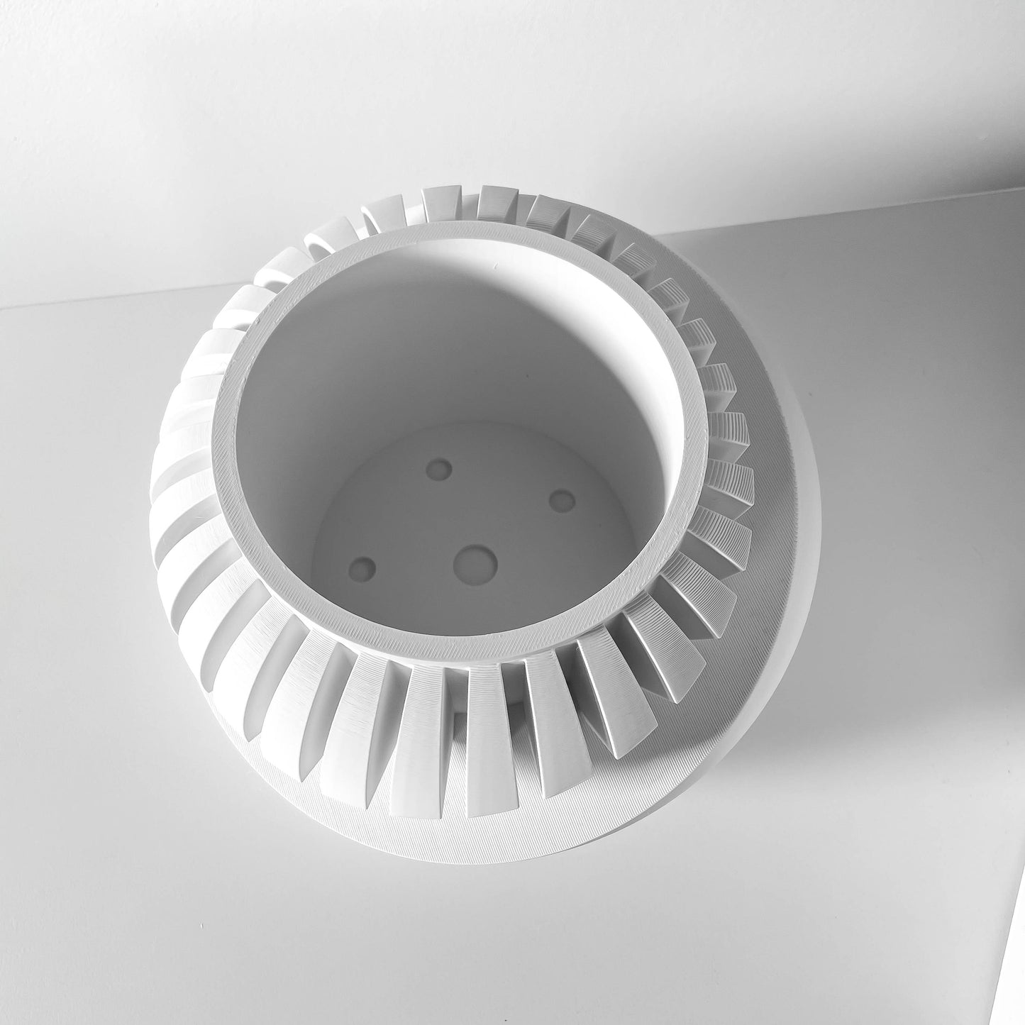 Luxar Planter Pot with Drainage Tray
