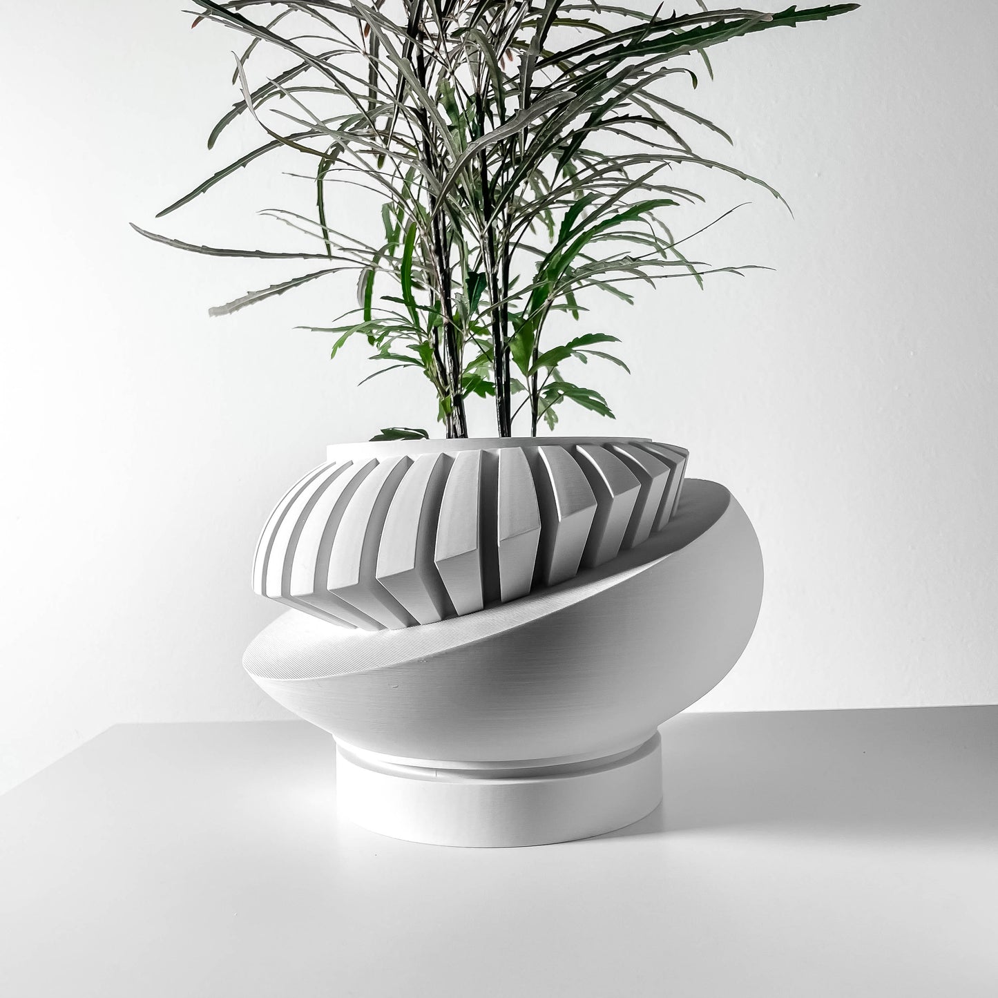 Luxar Planter Pot with Drainage Tray