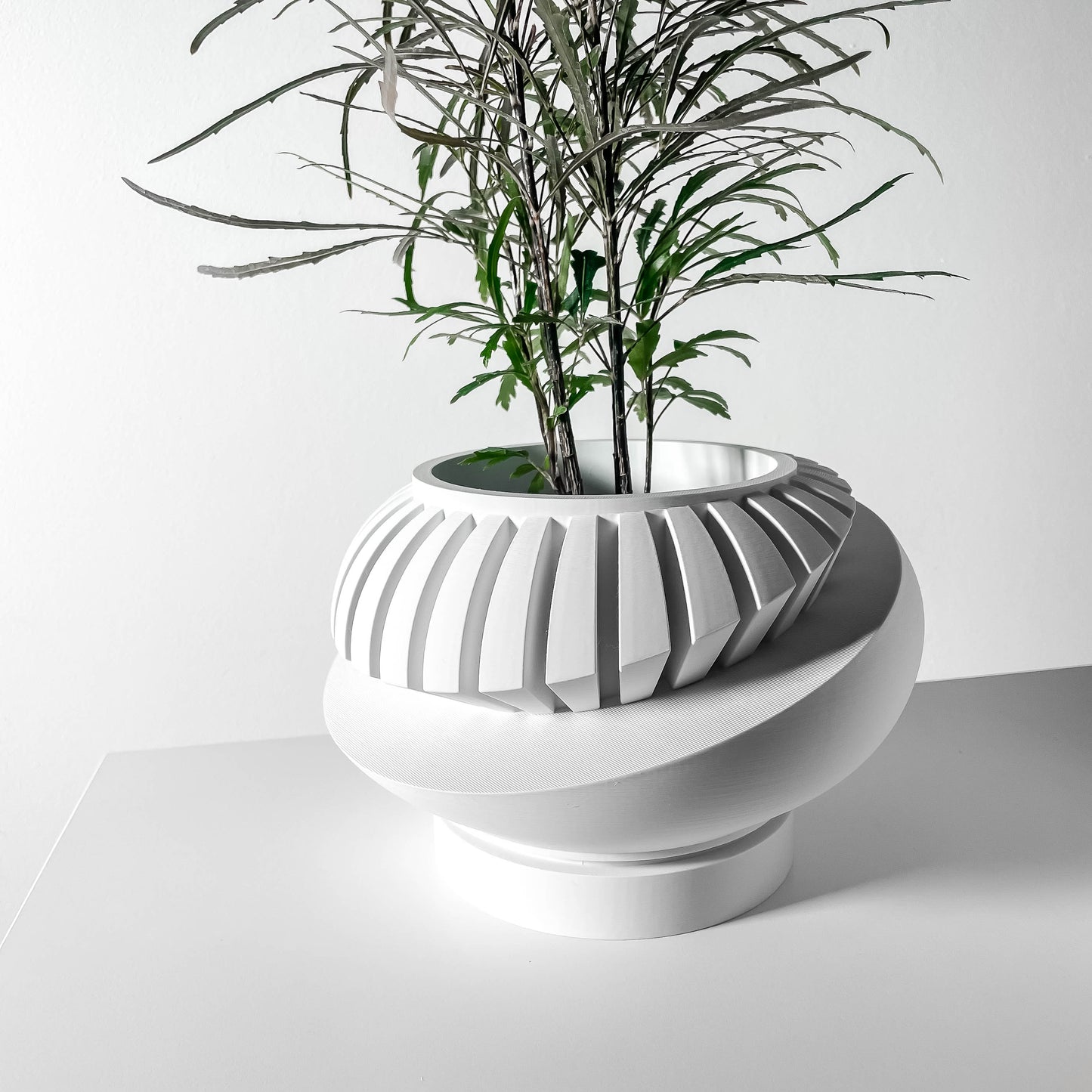 Luxar Planter Pot with Drainage Tray