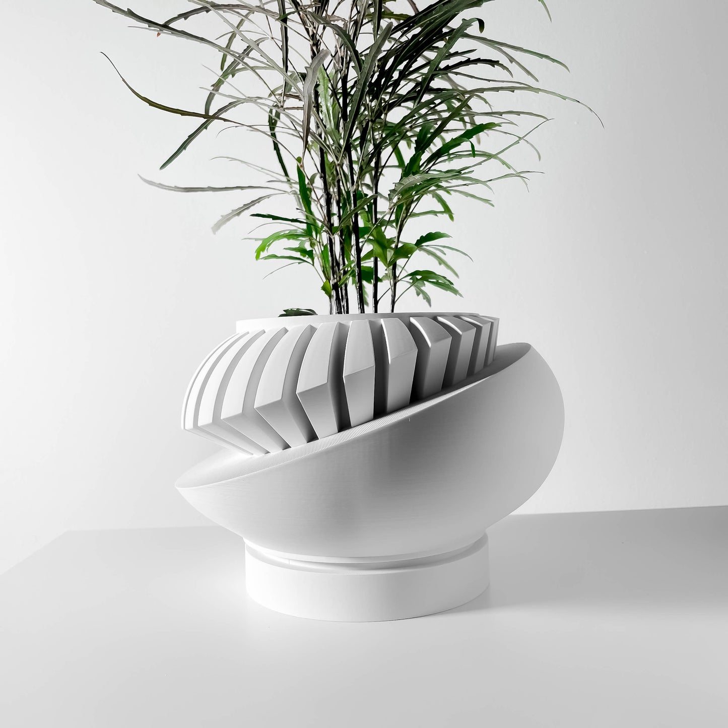 Luxar Planter Pot with Drainage Tray
