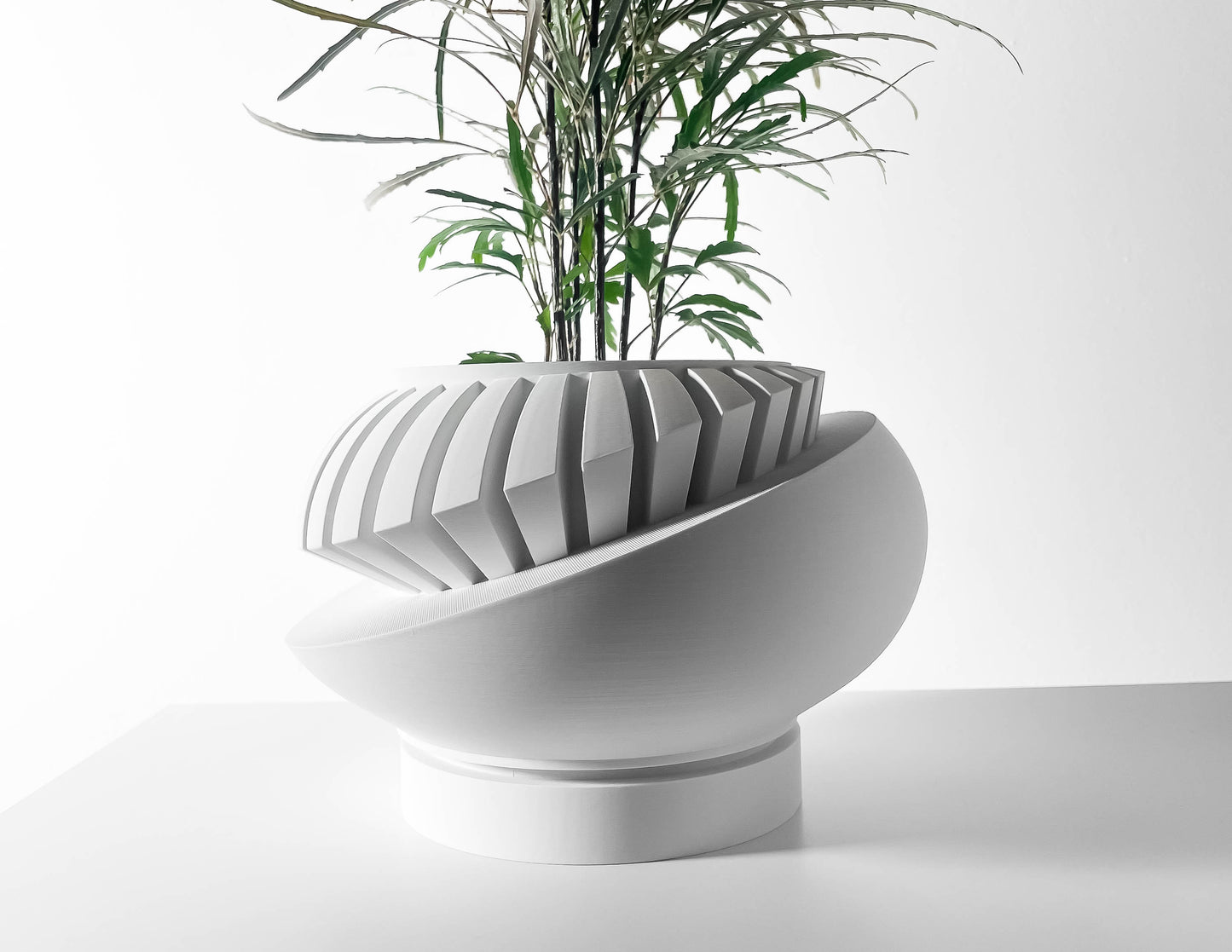 Luxar Planter Pot with Drainage Tray
