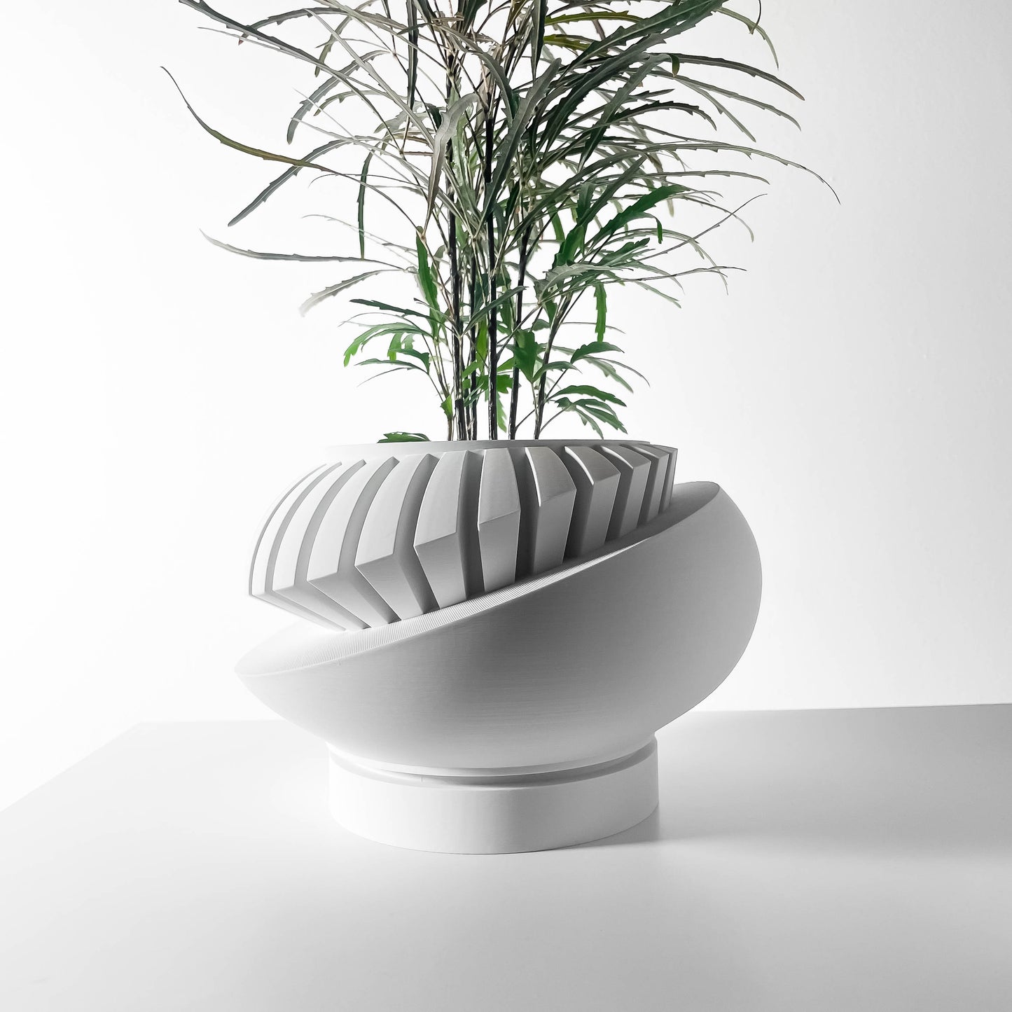Luxar Planter Pot with Drainage Tray
